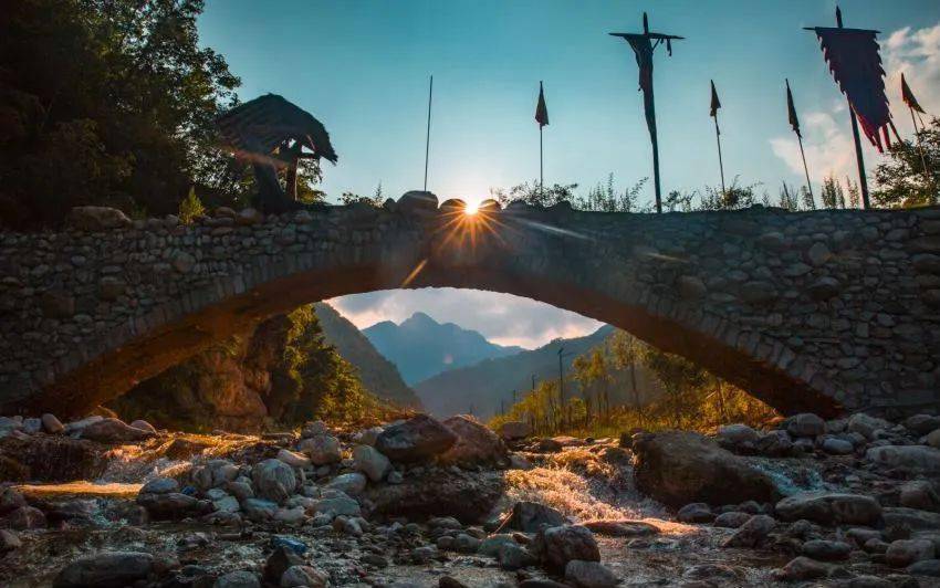 多彩商洛丨停车坐爱枫林晚 秦岭赏秋公路之柞水黄花岭_风景_秦楚_秋色