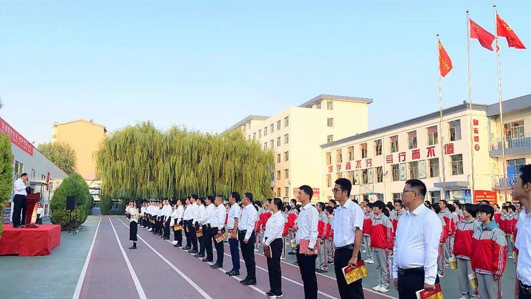 忻州创奇学校开展"孔子诞辰日 人人读《论语》"大型公益活动_文化