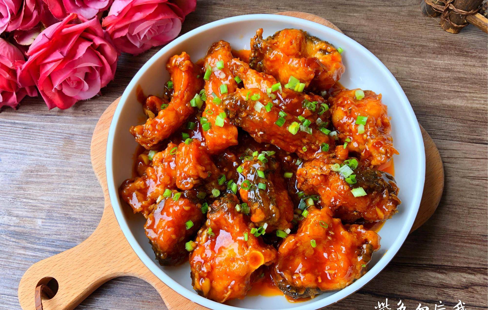 女儿从小到大就喜欢吃鱼,尤其是茄汁鱼块,隔三差五就馋它,只是做茄汁