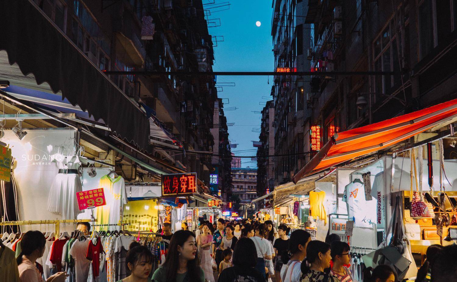 實拍武漢夜市:城市人文朝氣蓬勃,但這樣的夜市越來越少見_江漢路_漢口