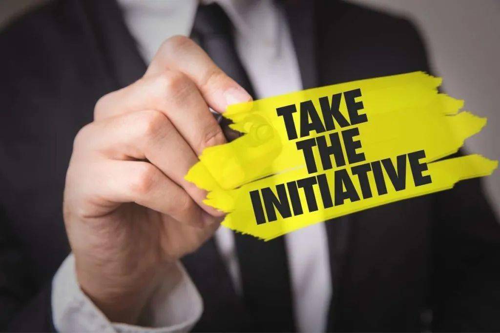 "你要主动点"英语怎么说?_isnt_take_the