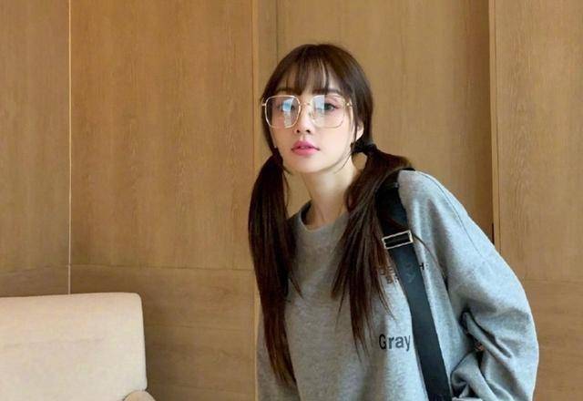 李小璐素颜录视频,没有美颜和滤镜,40岁的状态堪称人间真实_网友_皮肤