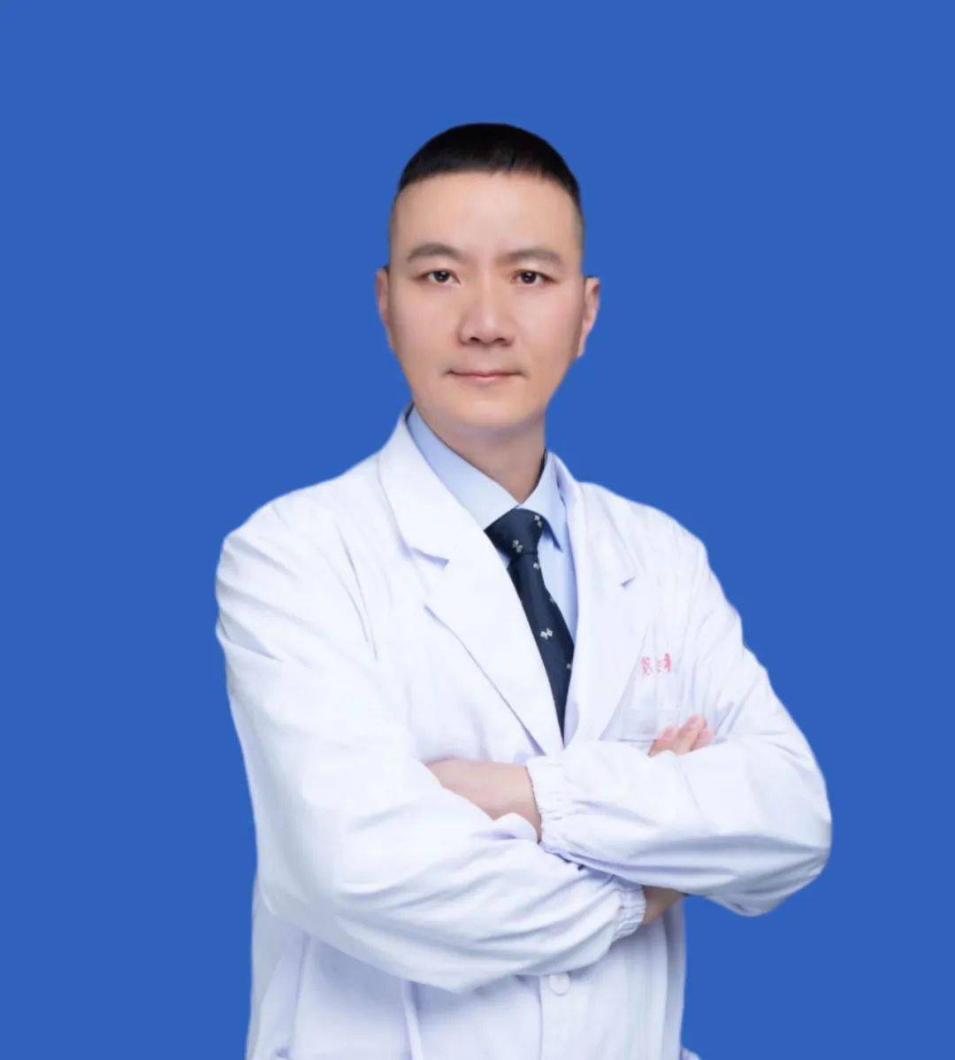 医生医事|洪亮:身经百战的一线"感染人" 饱含专业情怀 以精湛的业务