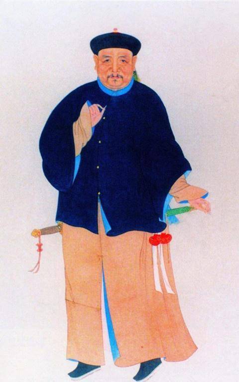 像福康安的父亲傅恒虽然被封为一等公爵,但按等级只能佩戴双眼孔雀翎