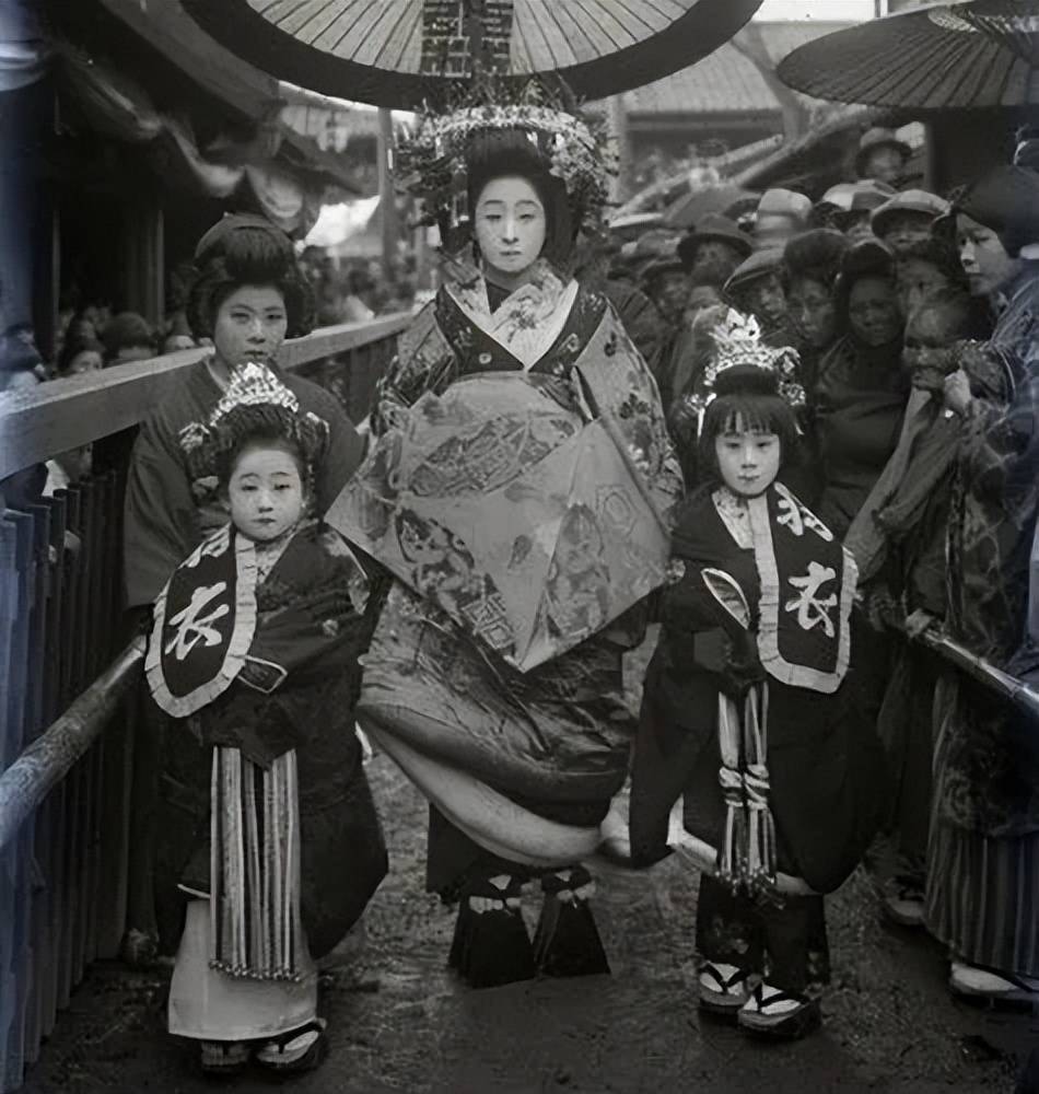 他一生恪守武士道精神,又富有悲剧色彩,是日本所钟爱的传统英雄_源义经_源赖朝_因为