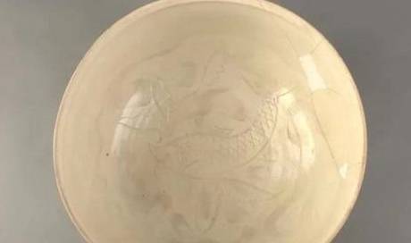 宋代最大的定窑瓷器白釉刻莲瓣鱼纹大碗鉴赏 手机搜狐网