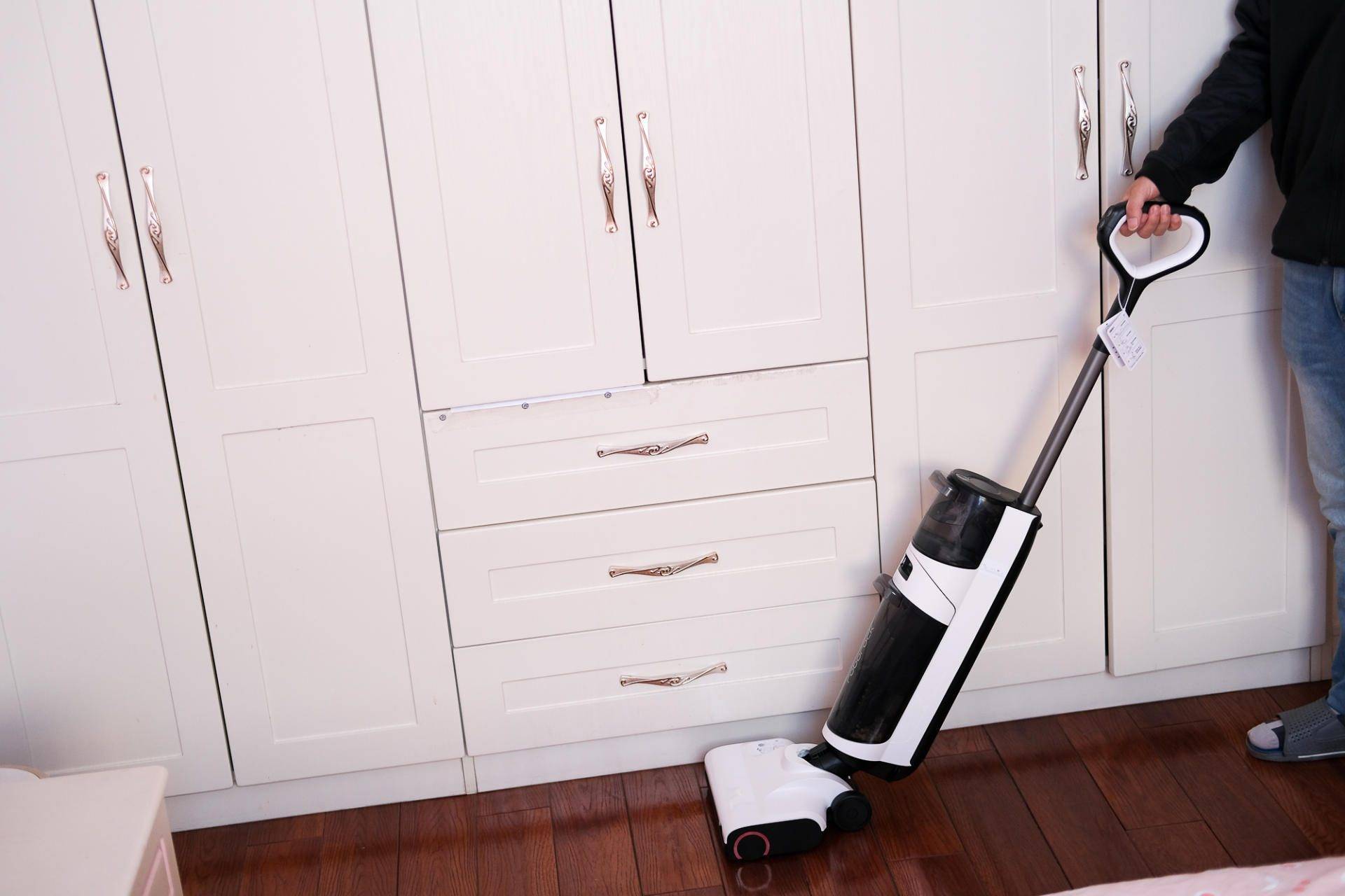 洗拖烘一体,2000元档最强洗地机?石头智能洗地机A10开箱测评