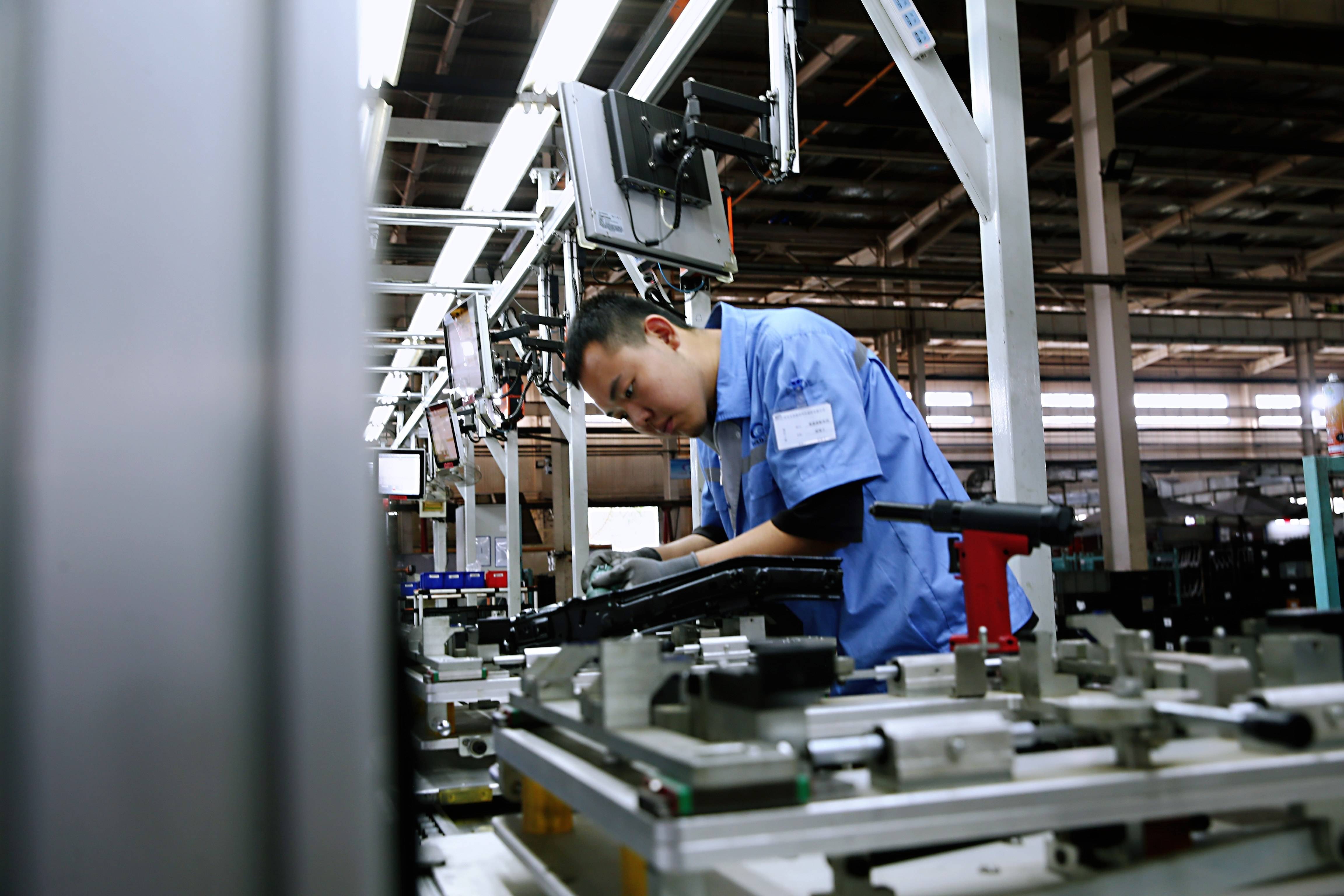 河北黄骅:汽车零部件产业助力县域经济发展_制造_工人_王浩宾