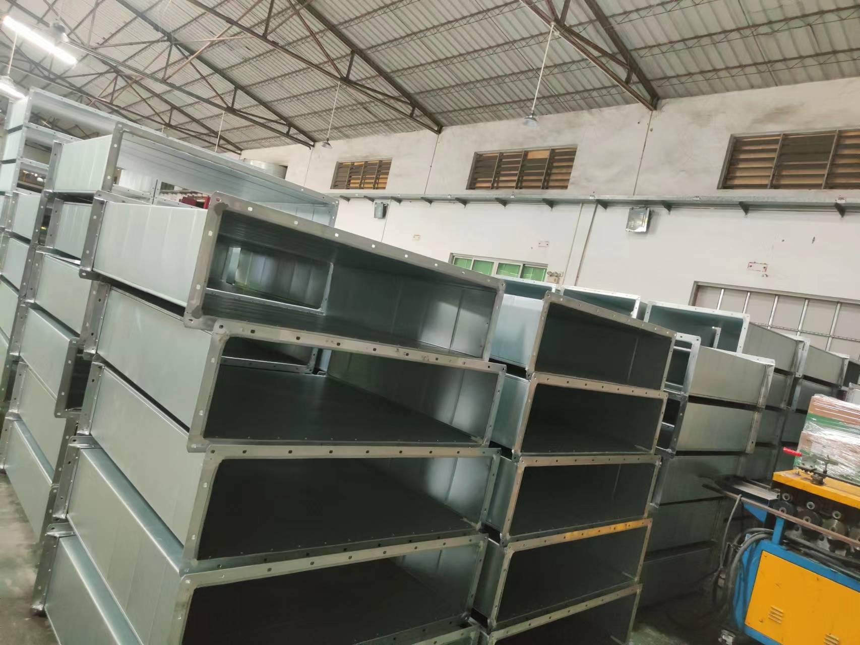 广州通风管道厂家定制镀锌咬口风管,满足车间优质送排气需求!