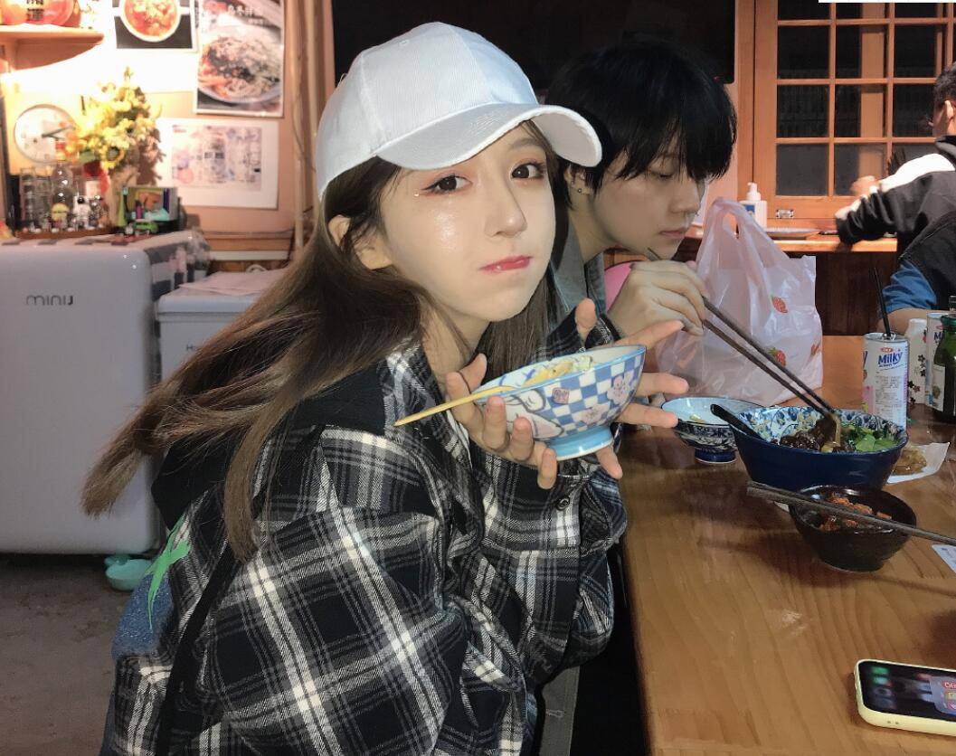 智勋调侃呆妹儿新视频,结果反被嘲讽:身高太矮踩不到油门_网友_评论