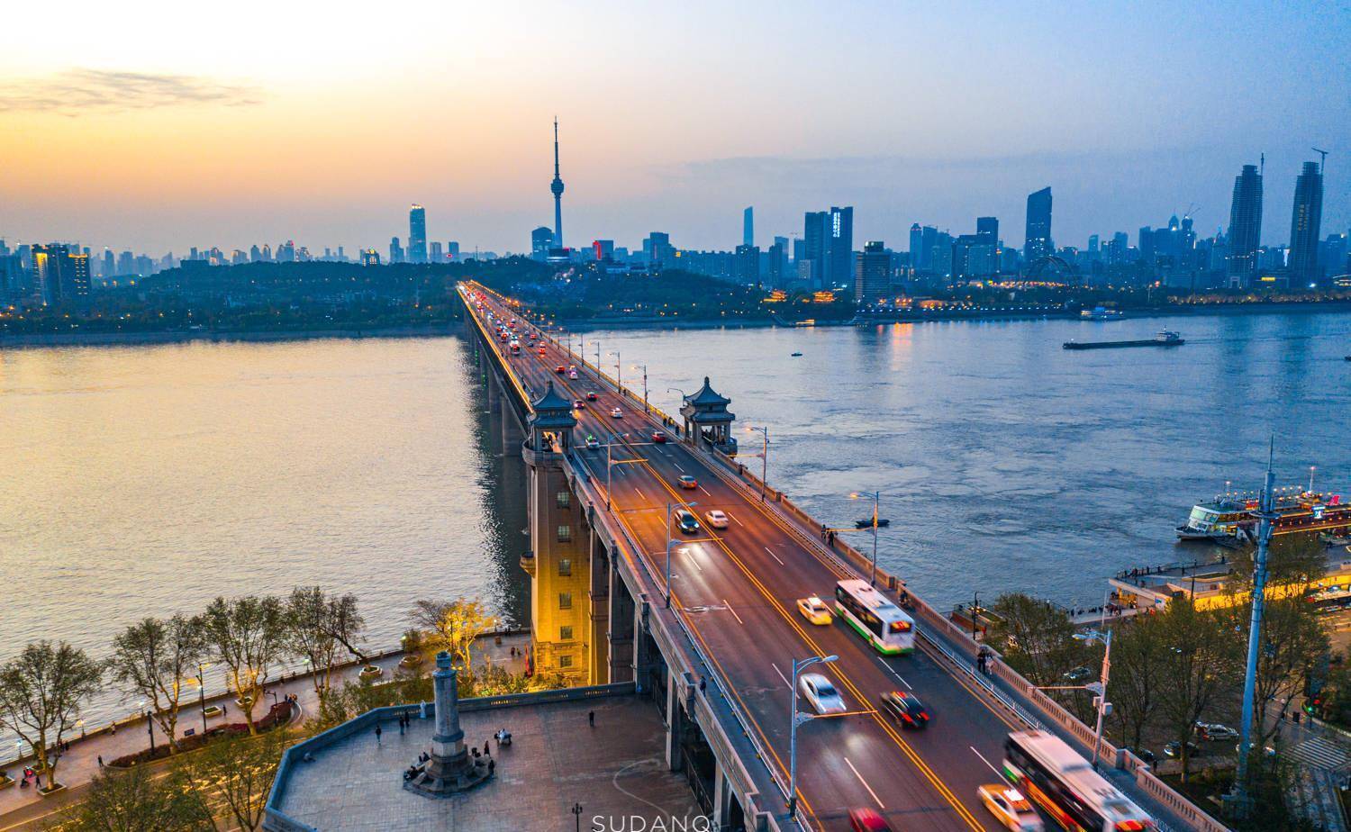 中国第一座长江大桥:武汉最壮阔的城市建筑