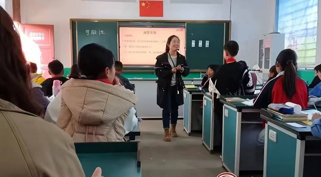 西平二中优秀青年教师李春丽:言传身教洒大爱 三尺讲台奉献青春_教育