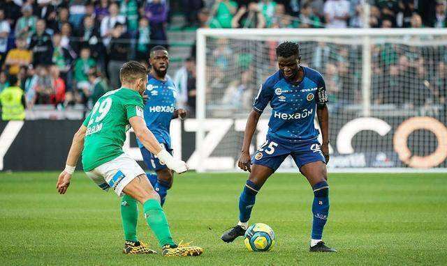 圣埃蒂安vs巴黎fc,降级队圣埃蒂安在法乙继续继续垫底?