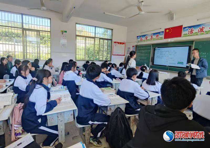 隆回县金石桥镇黄金井中学举行听课评课活动_戴立_教学水平_邵阳