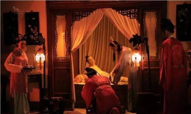 最惨的皇帝：自幼不被待见，当上太子差点被杀，即位一月离奇逝世