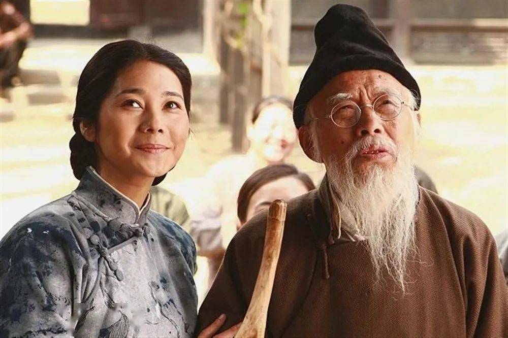 齐白石93岁不顾反对,执意娶22岁保姆,不料新婚前夕出了事儿_夏文珠_陈