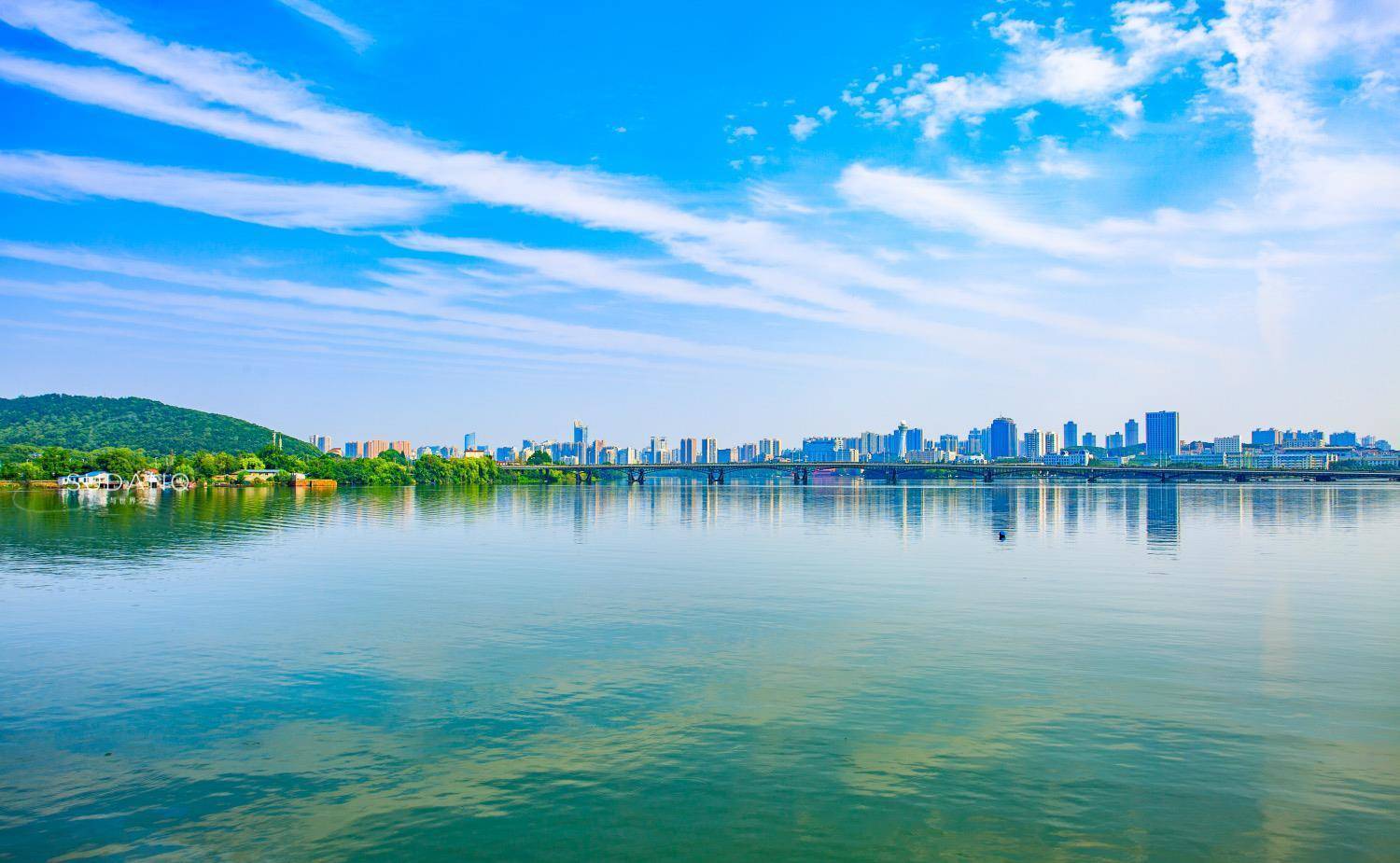 中国第二大的城中湖，比西湖大6倍，华中地区最大的游览胜地