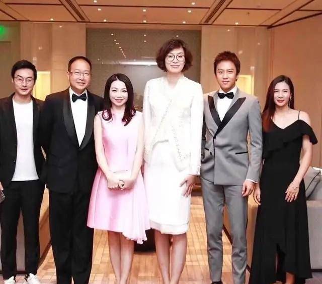 姚明与妻子叶莉近况:41岁叶莉风韵犹存,12岁女儿身高到姚明胸口_训练