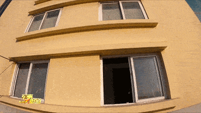 军事记者任子明走进武警部队猎鹰突击队的演训场,见证了一场全要素