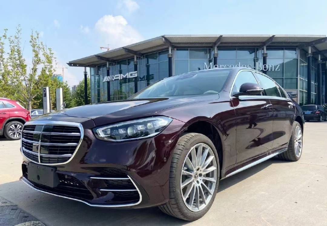 奔驰s450l贴膜埃伯改色膜原厂色碧玺红,光线下风采熠熠迷人光芒_原厂