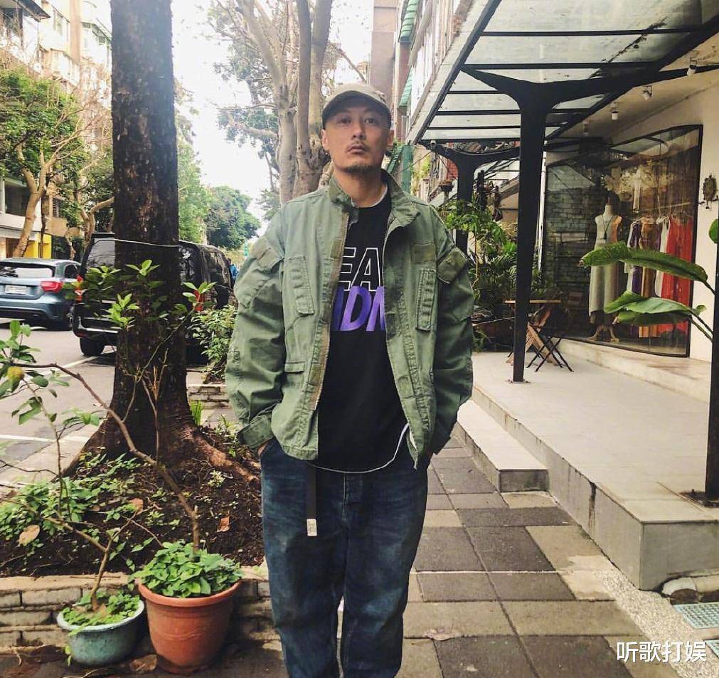 余文乐现身餐厅身材走样,与人发生争执破口大骂,网友嘲其素质太差