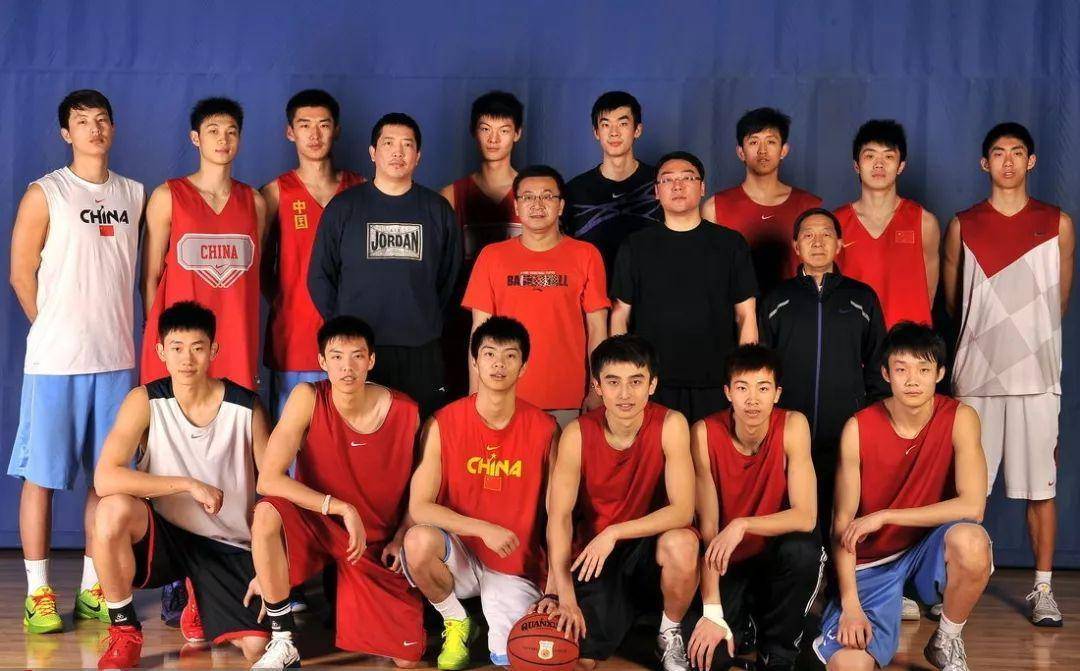 青队"血书门"事件,中国男篮没落或许就是从这一代开始_球员_教练_范斌