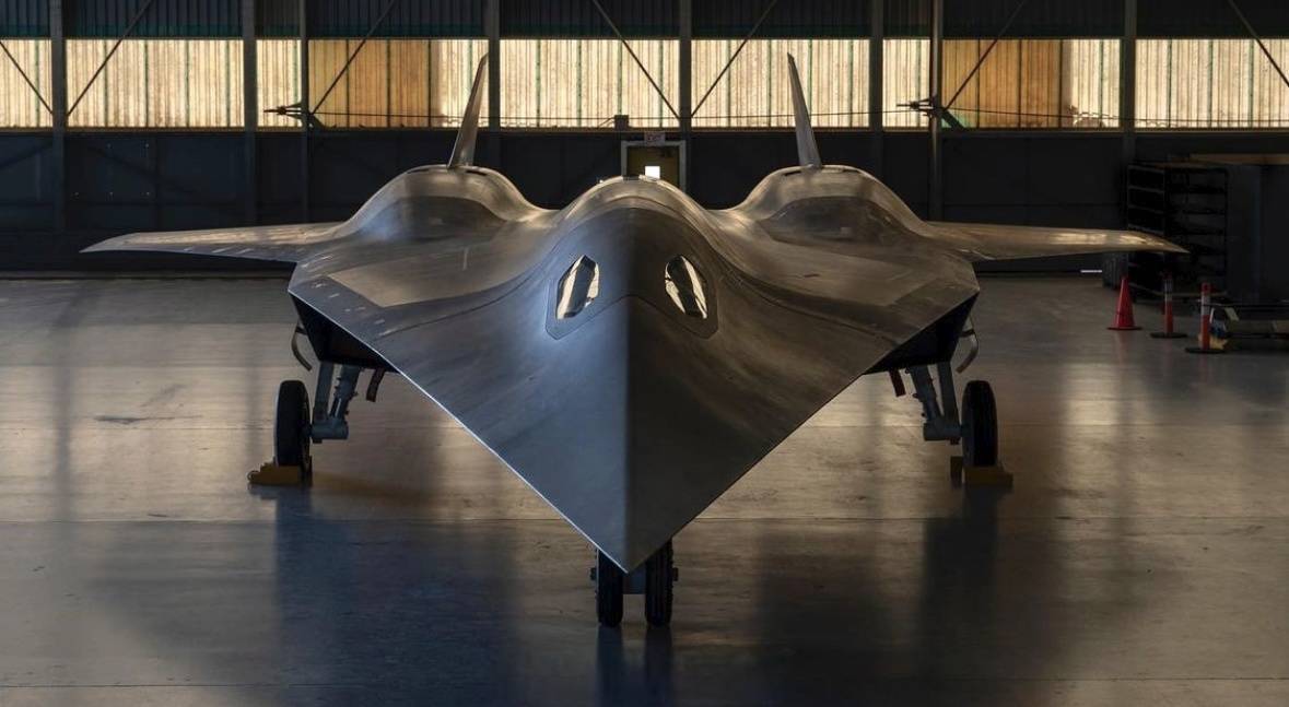 《壮志凌云》ii里,将"暗星"定位为一架10马赫的战机,远远超过"黑鸟"3.