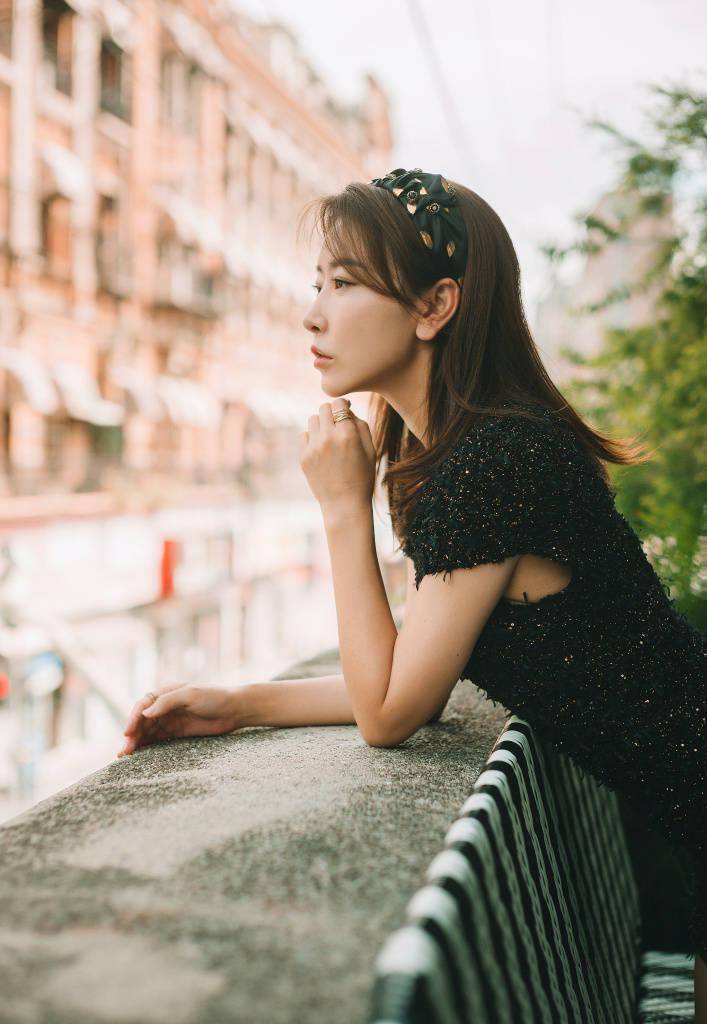 毛俊杰大上海风情写真释出 摩登洋气充满都市时尚感_黑色_紧身_毛俊杰