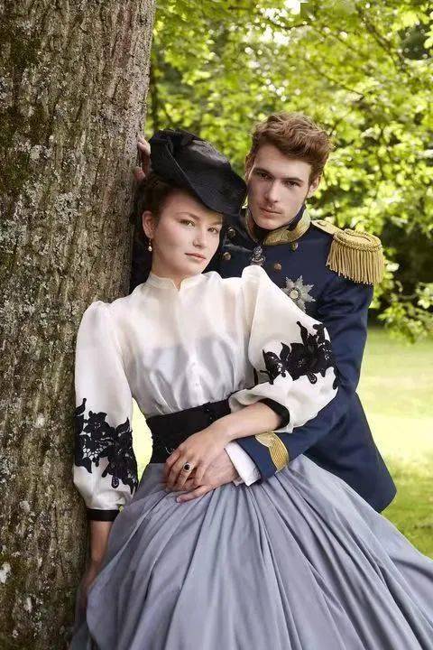 对茜茜公主的生平感兴趣的话,也可以从这几部影视剧入手去了解更多.