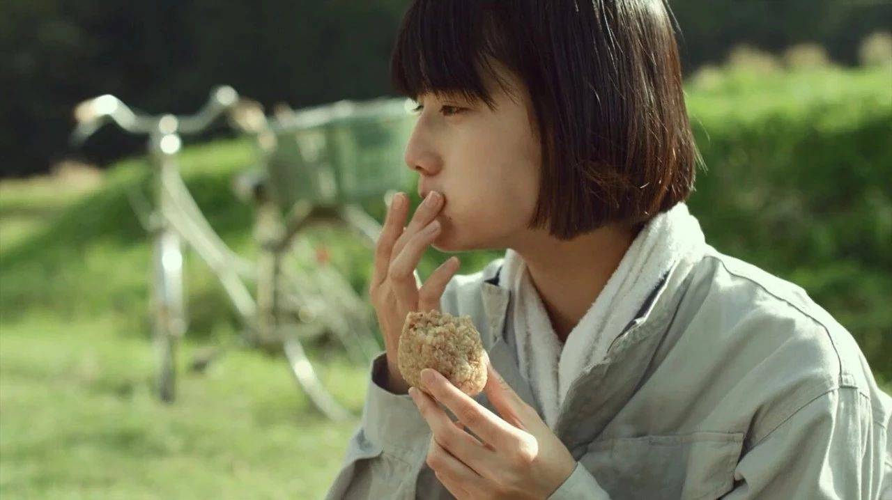 这么吃饭,可以使华色充于肌肤。_津液_唾液_枸杞