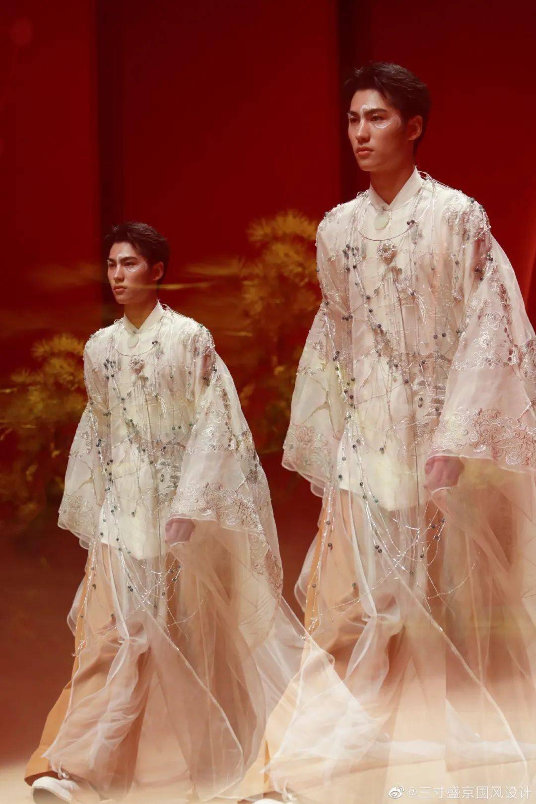 张突然·三寸盛京 x 梦幻西游 联名国风大秀发布!(2023s/s春夏系列)