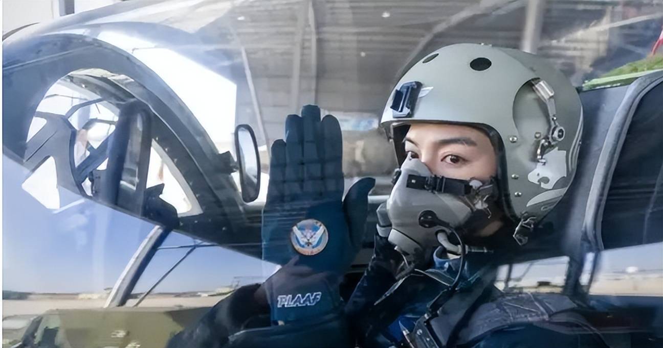在我国女飞行员是非常帅气的,能够从事这个行业也是很不容易的,她们