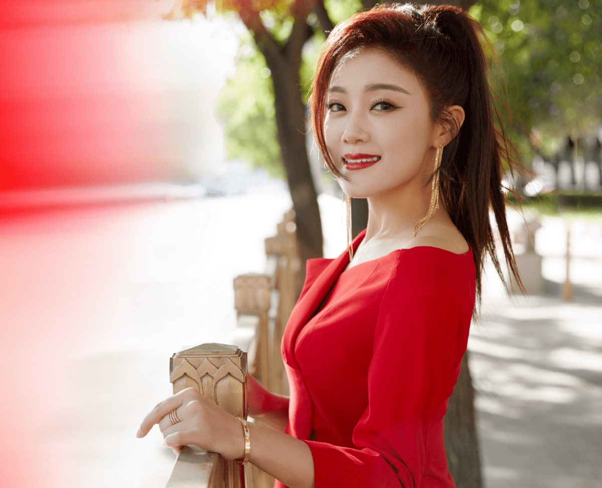 玖月奇迹王小玮室外唱歌!