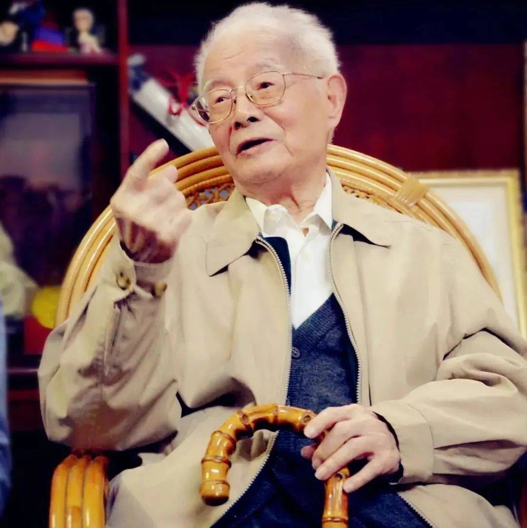 104岁中医泰斗作息表，这样做养五脏，保长寿！_养生_按摩_邓老称