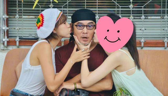 焦恩俊胡子花白显沧桑,穿十几元旧衣接地气,获俩高颜值女儿亲吻_容貌