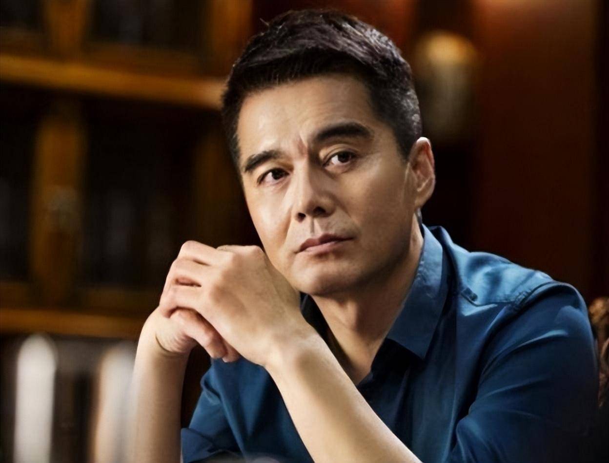 从小鲜肉到帅大叔,四婚两离的"祁厅长"许亚军的潇洒人生_祁同伟_伯爵