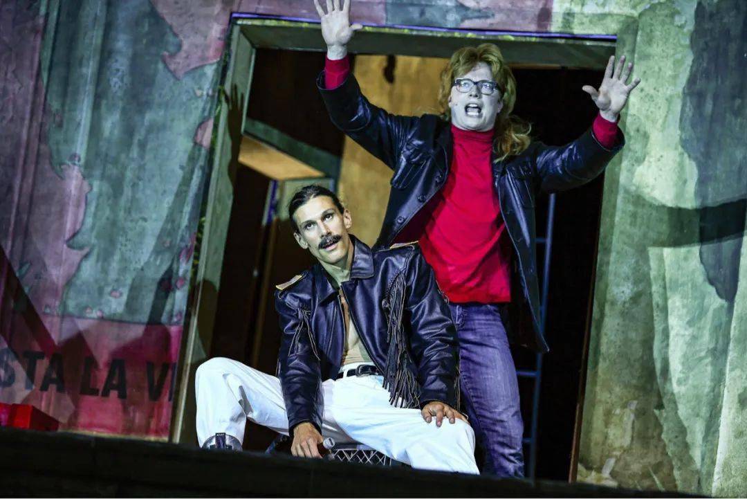 借壳"伪君子",讲一个德国变迁的寓言_奥尔贡_公寓_财富