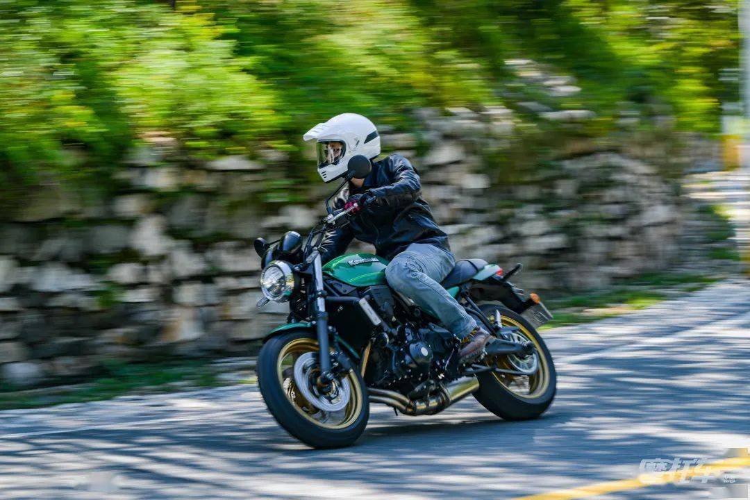 车评:有型格的好好先生,川崎中量级现代复古z650 rs_搜狐汽车_搜狐网