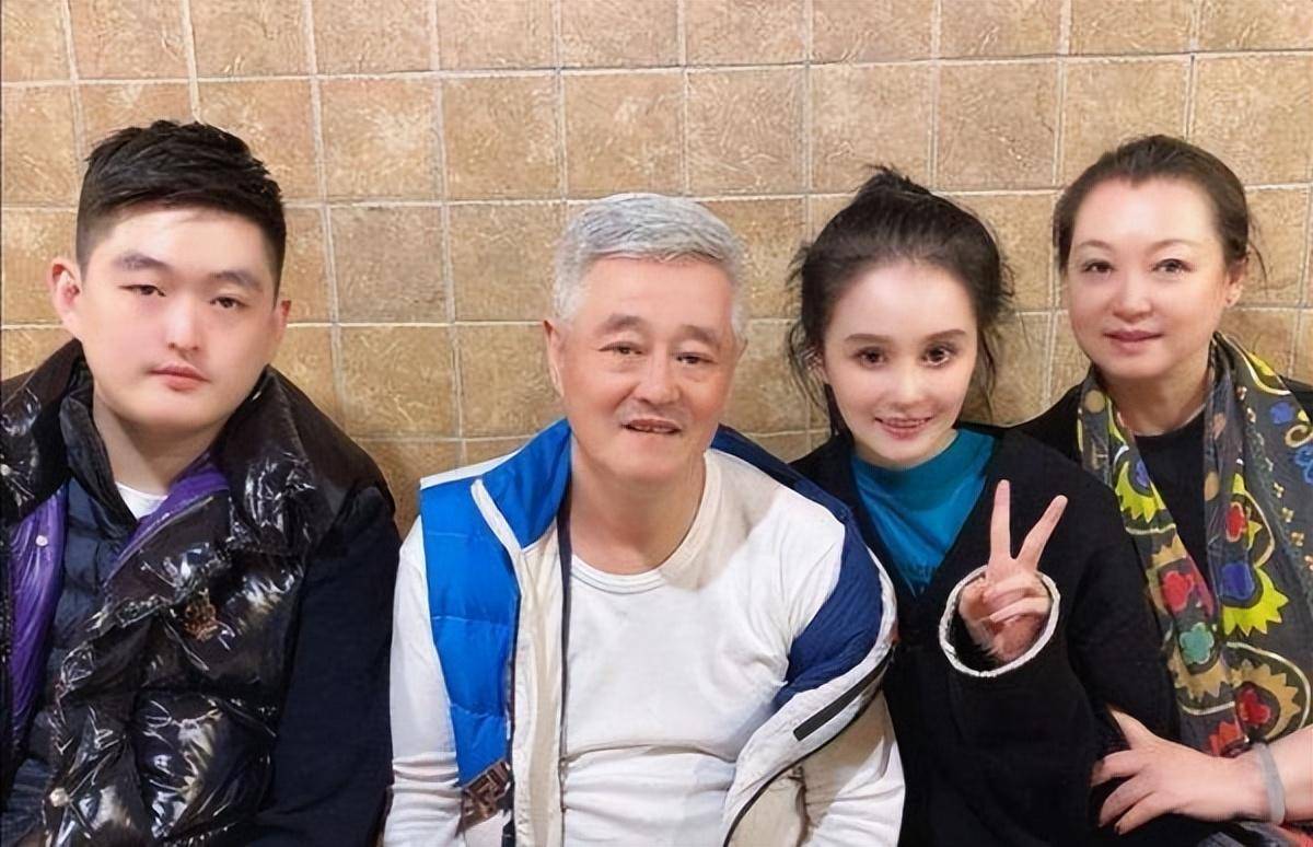 马丽娟嫁给赵本山,她在婚姻中哭过,抑郁过_表演_铁岭_辽宁省