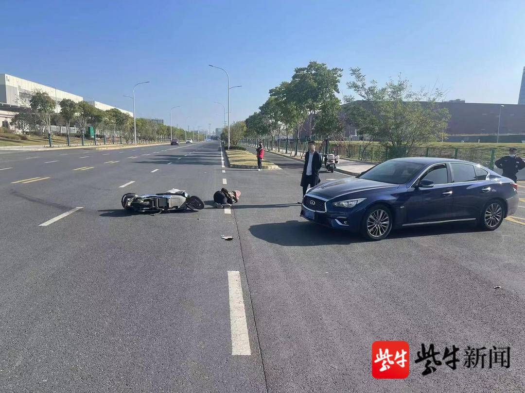 小轿车转弯未让直行，撞倒电动车担全责柳某事故道路 4538