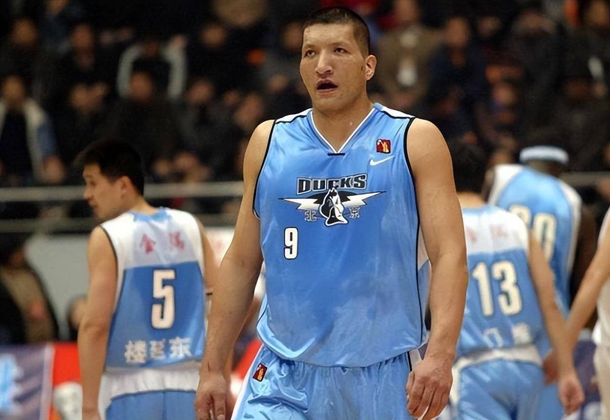 与姚明齐名的巴特尔:娶二婚大10岁妻子,当继父,现在怎样了?_篮球_训练