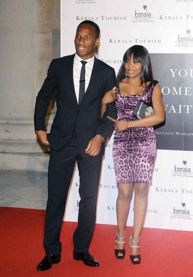 踢黑妻20年_德罗巴携新女友出席金球颁奖典礼_迪亚基特·拉拉_妻子