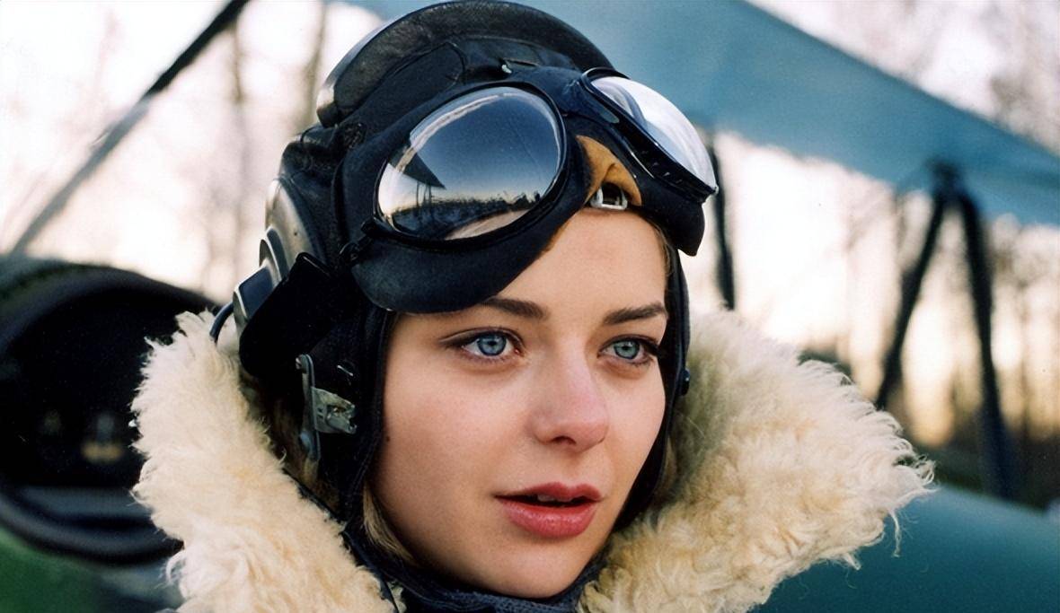 玛丽娜·亚历山德罗娃高清写真图集_父母_毕业_工作