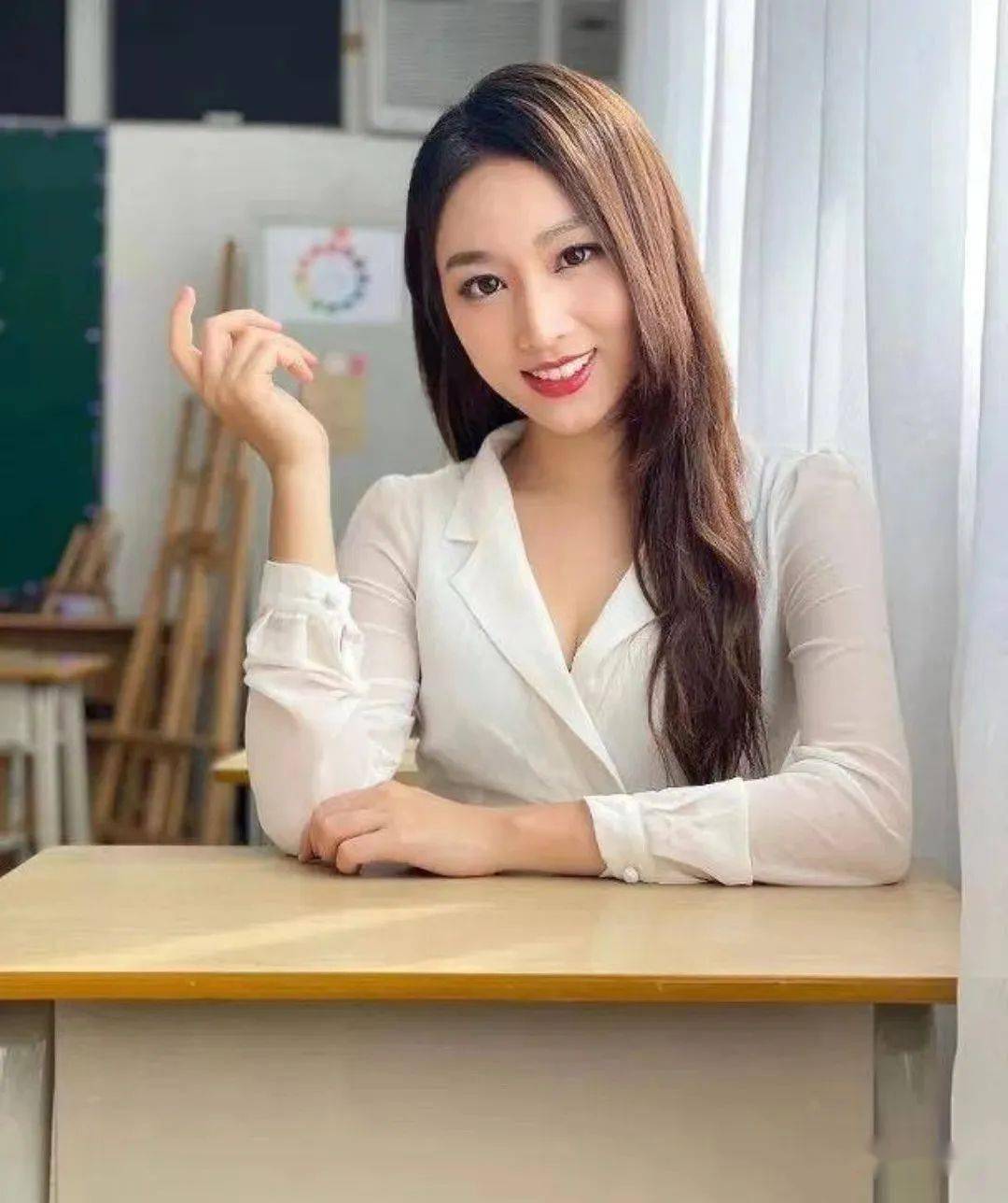 港姐黄子桐气质美翻众网友!