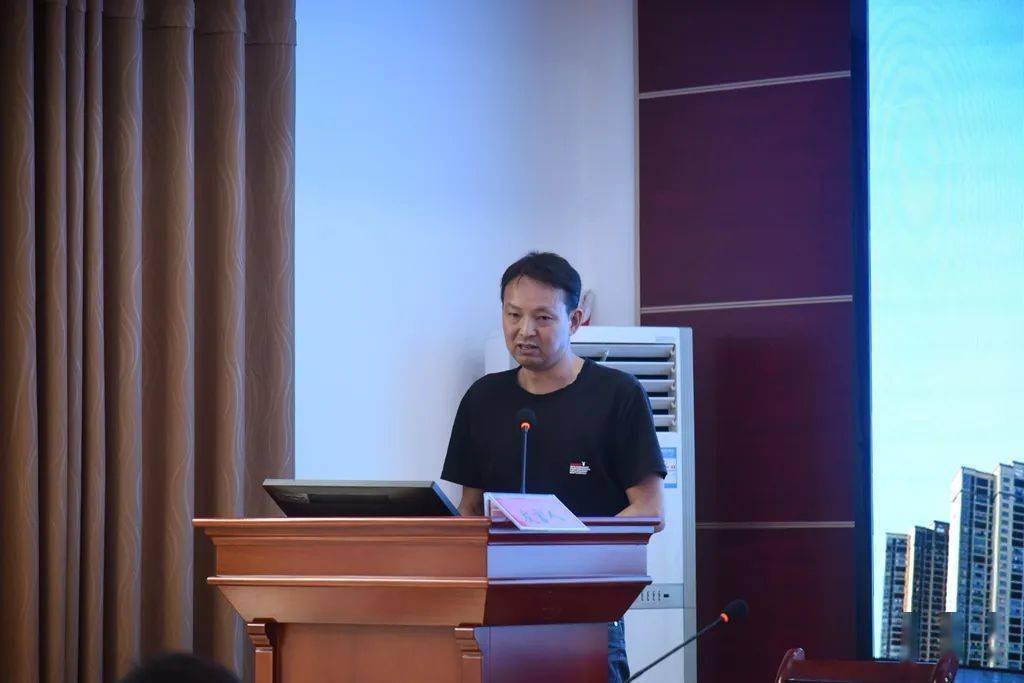 松滋市黄杰小学教育集团接受市生本教育教学课堂改革小学段中期评估