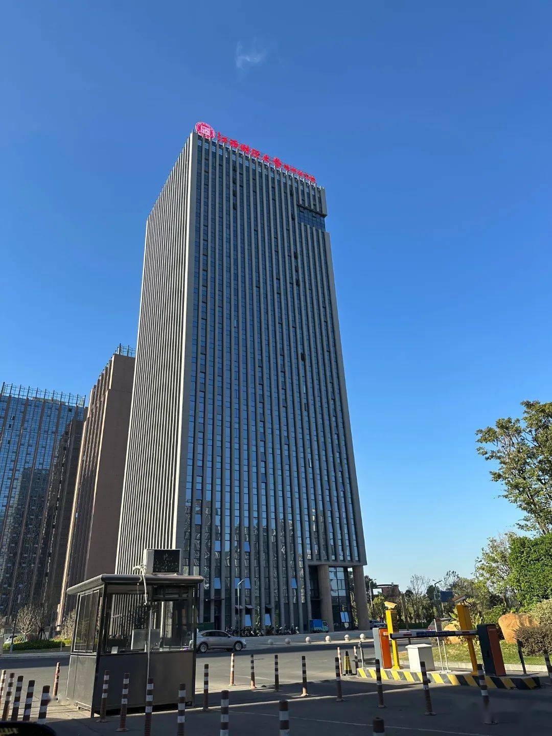 据了解,江西财经大学赣州研究院选址在南康区金融中心10号楼第24,25层
