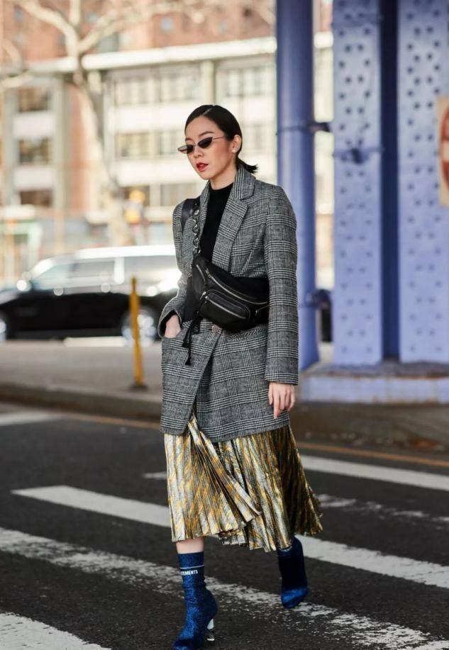 春季过了一半才发现,穿西装时,还是配"裙子"最好看,气质高级