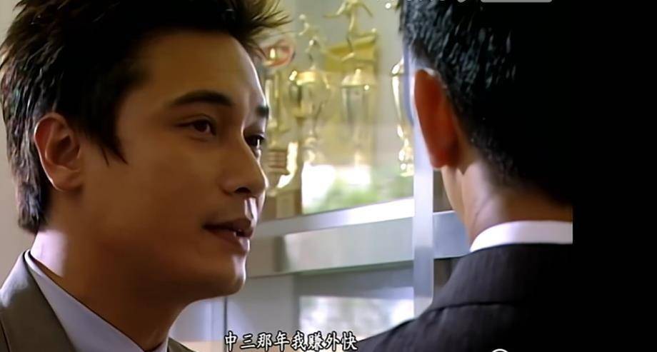 叶荣添自幼家境富裕,他的父亲和小叔在年轻时一起创业发展房地产赚取