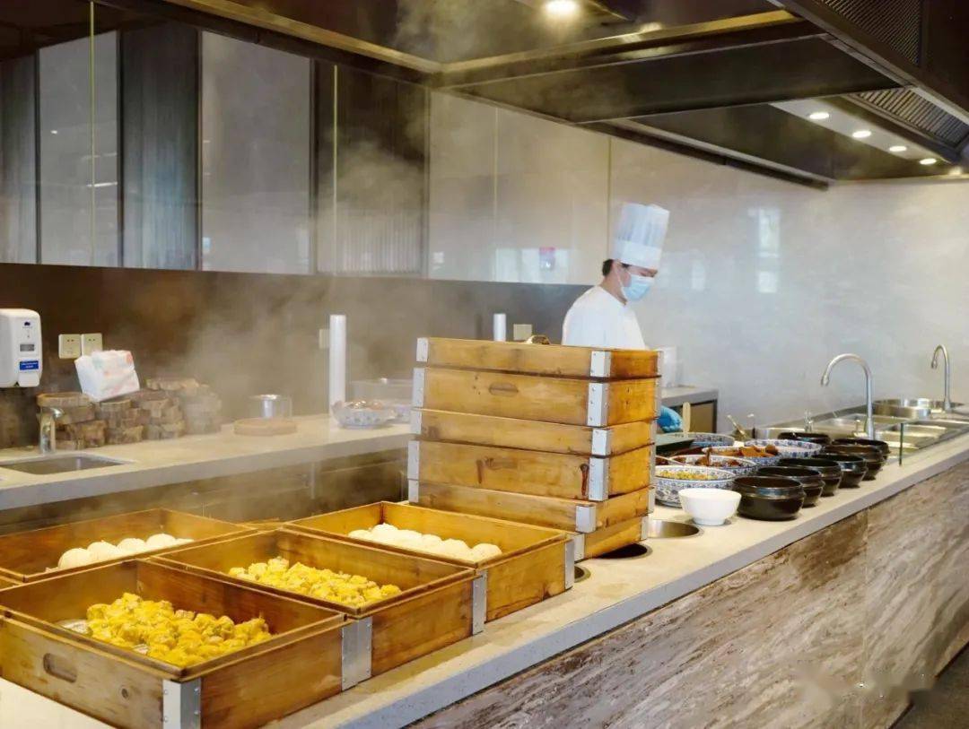 行政酒廊的风景后来我们搬到了不远处的康莱德酒店,同样没有自助早餐