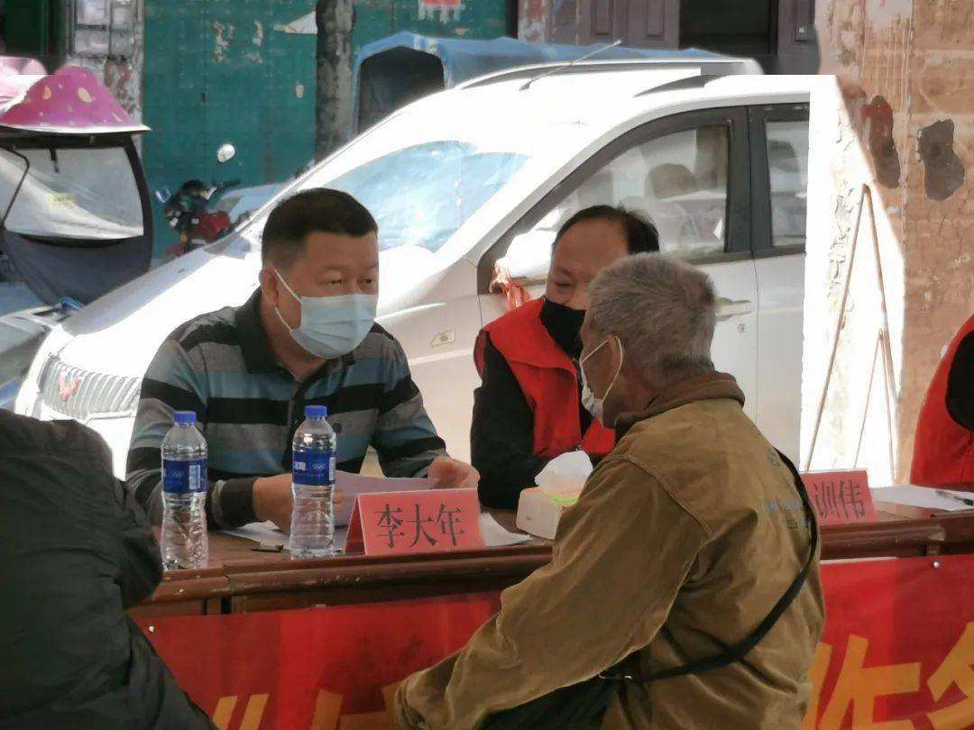 那堪镇开展公开"大接访"活动解决群众"急难愁盼"问题